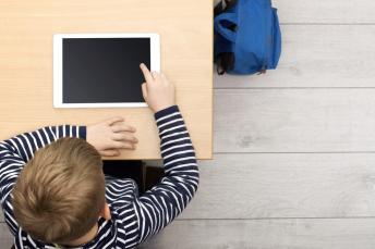 Schüler am Tablet